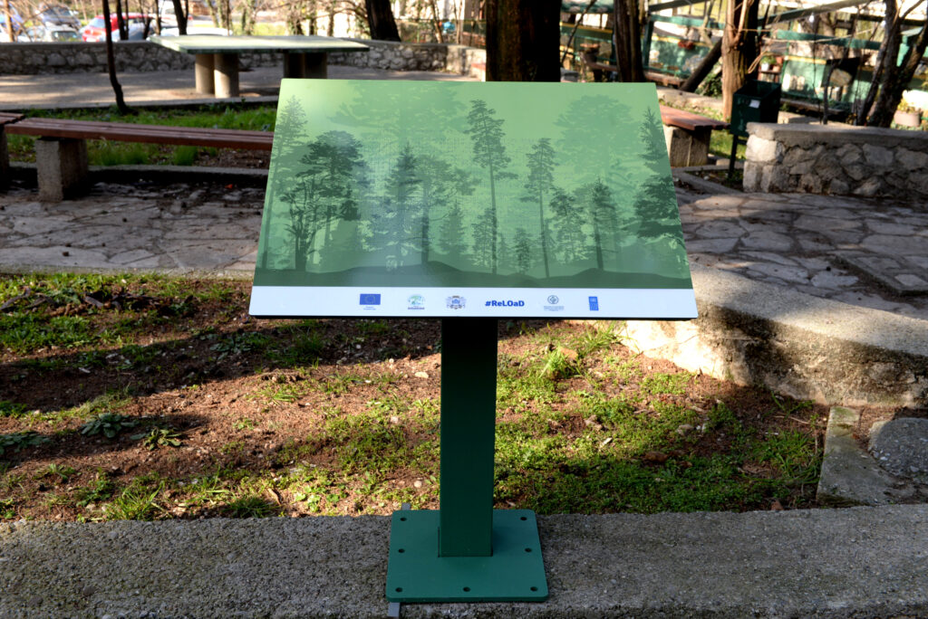 POSTAVLJENE INFO TABLE PRILAGOĐENE OSOBAMA SA OŠTEĆENIM VIDOM  U SP PARK ŠUMA GORICA